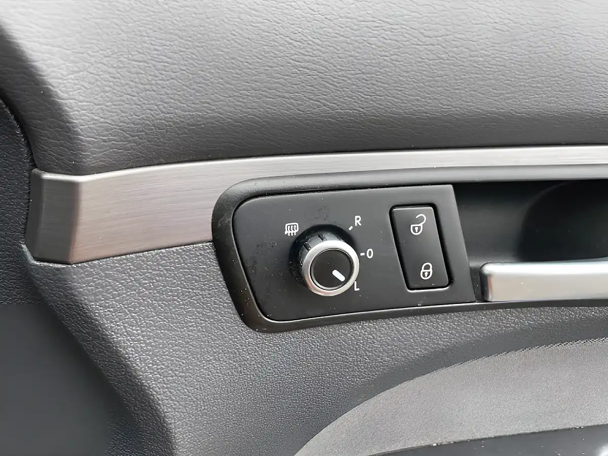Used 2014 Volkswagen Touran Se Euro 5 Silver - Interior and Exterior details 16