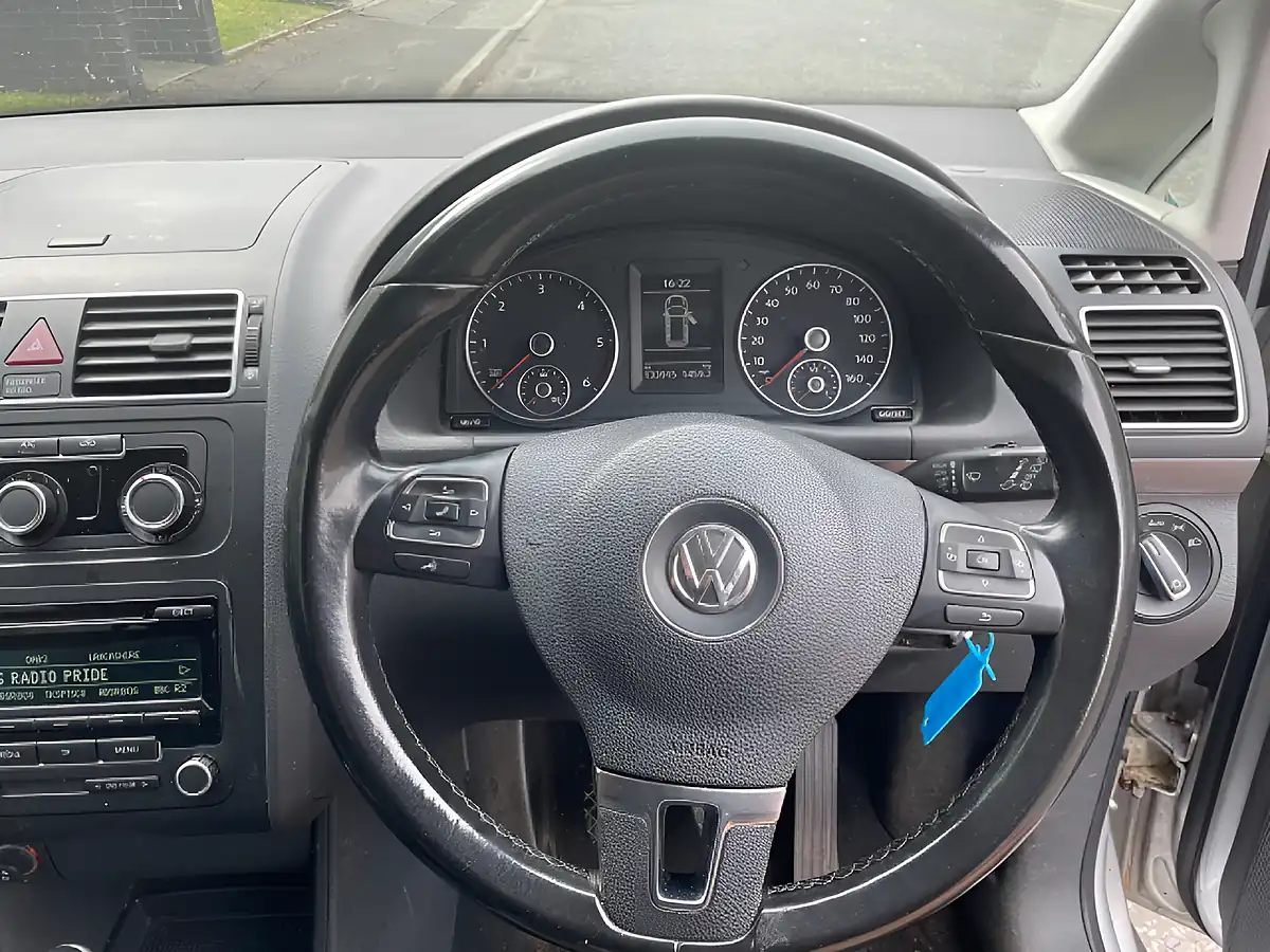 Used 2014 Volkswagen Touran Se Euro 5 Silver - Interior and Exterior details 18