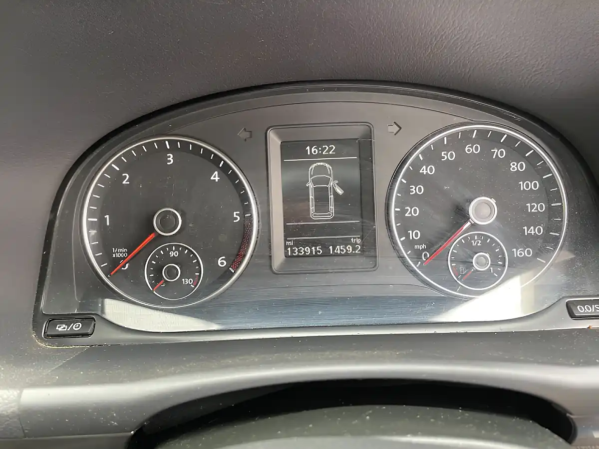 Used 2014 Volkswagen Touran Se Euro 5 Silver - Interior and Exterior details 20