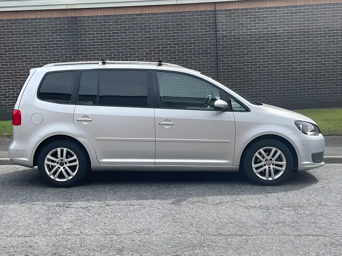 Used 2014 Volkswagen Touran Se Euro 5 Silver - Interior and Exterior details 7