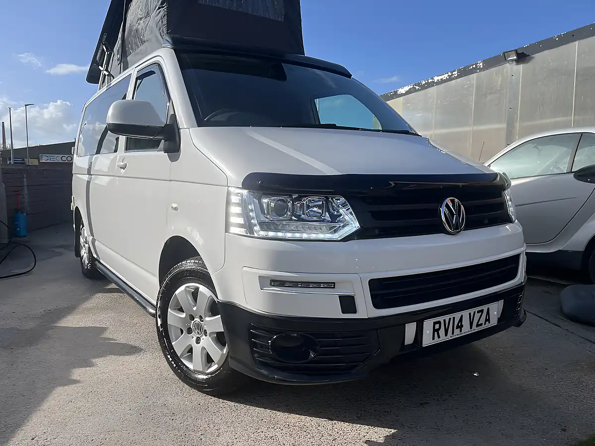 Used 2014 Volkswagen Transporter Camper White - Front View