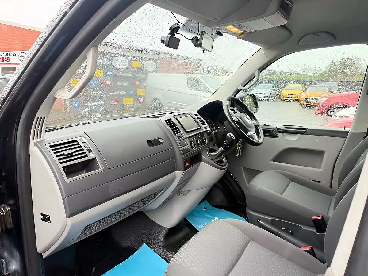 Used 2014 Volkswagen Transporter Highline Black - Interior and Exterior details 16