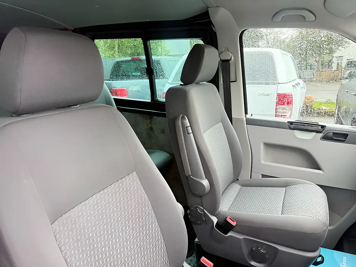 Used 2014 Volkswagen Transporter Highline Black - Interior and Exterior details 18