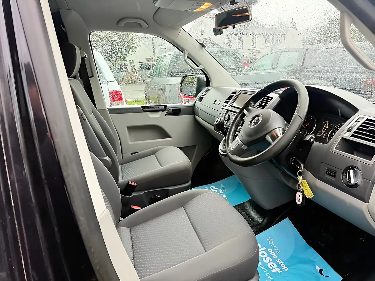 Used 2014 Volkswagen Transporter Highline Black - Interior and Exterior details 19