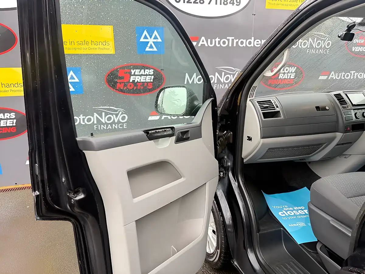 Used 2014 Volkswagen Transporter Highline Black - Interior and Exterior details 20