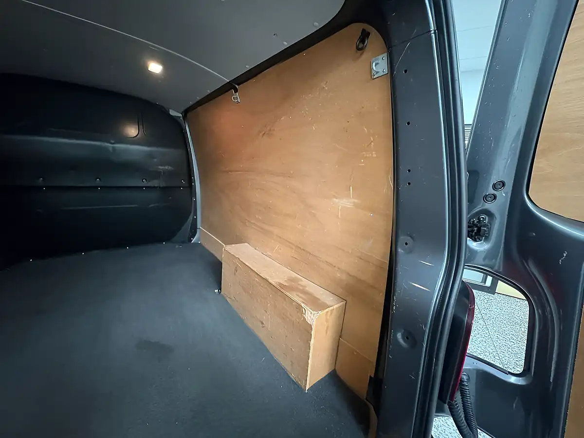 Used 2014 Volkswagen Transporter Highline Grey - Interior and Exterior details 13