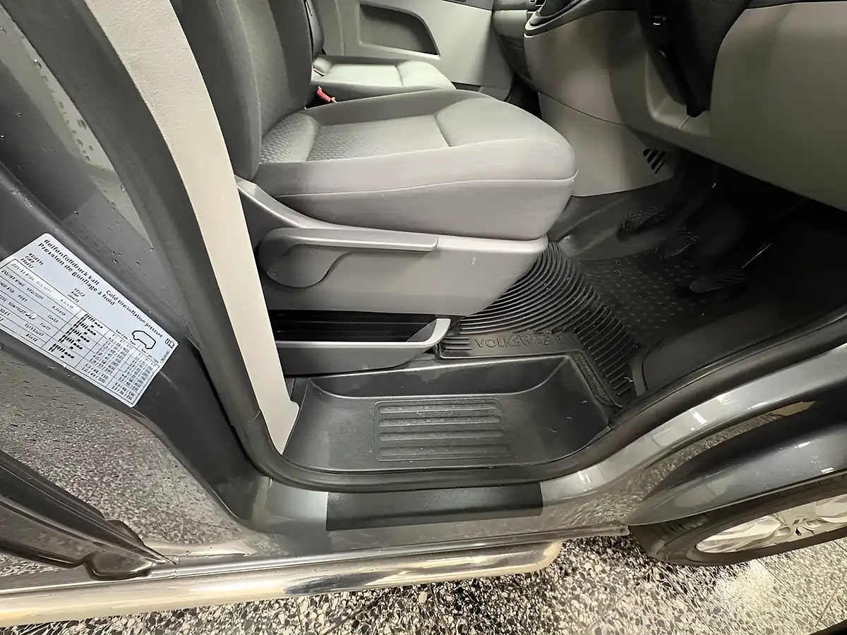 Used 2014 Volkswagen Transporter Highline Grey - Interior and Exterior details 16