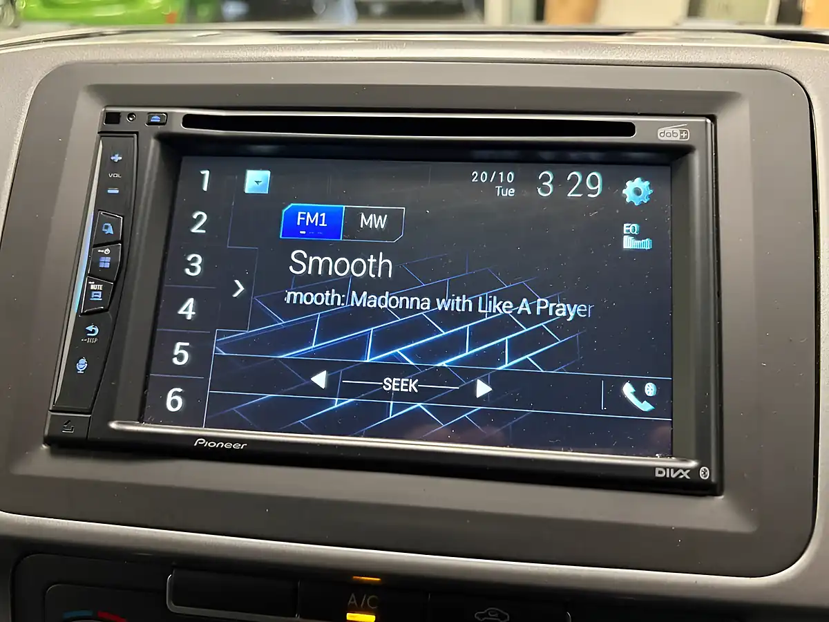 Used 2014 Volkswagen Transporter Highline Grey - Interior and Exterior details 19