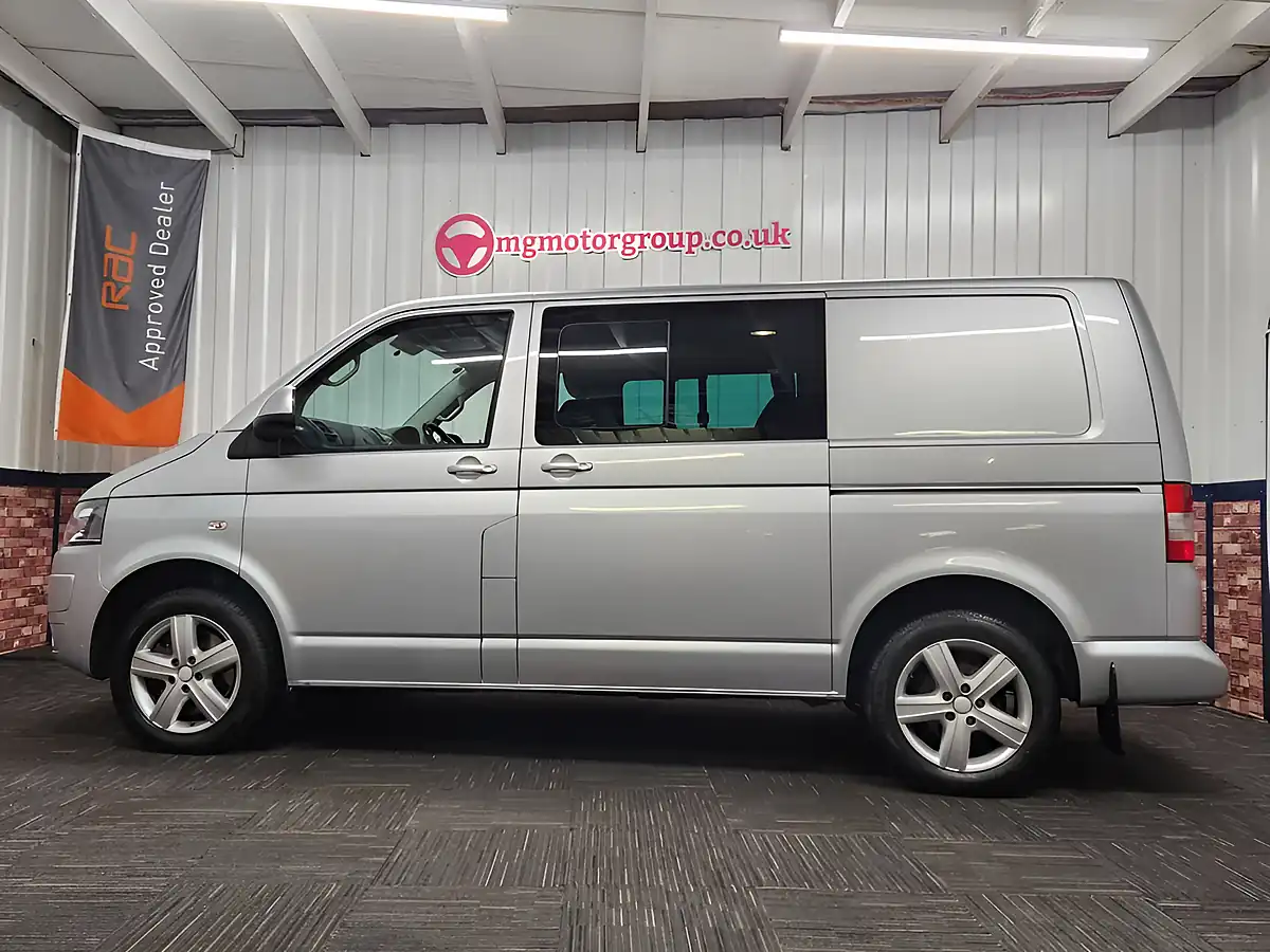Used 2014 Volkswagen Transporter Highline Kombi Reflex Silver - Interior and Exterior details 12