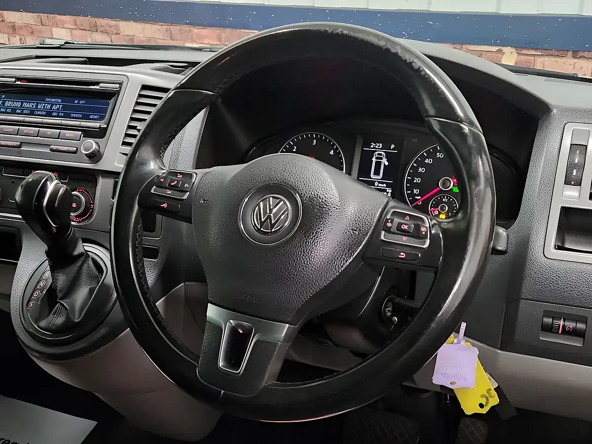 Used 2014 Volkswagen Transporter Highline Kombi Reflex Silver - Interior and Exterior details 18
