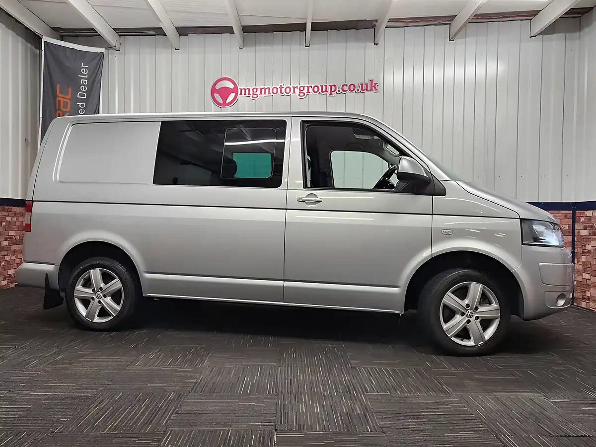 Used 2014 Volkswagen Transporter Highline Kombi Reflex Silver - Interior and Exterior details 2
