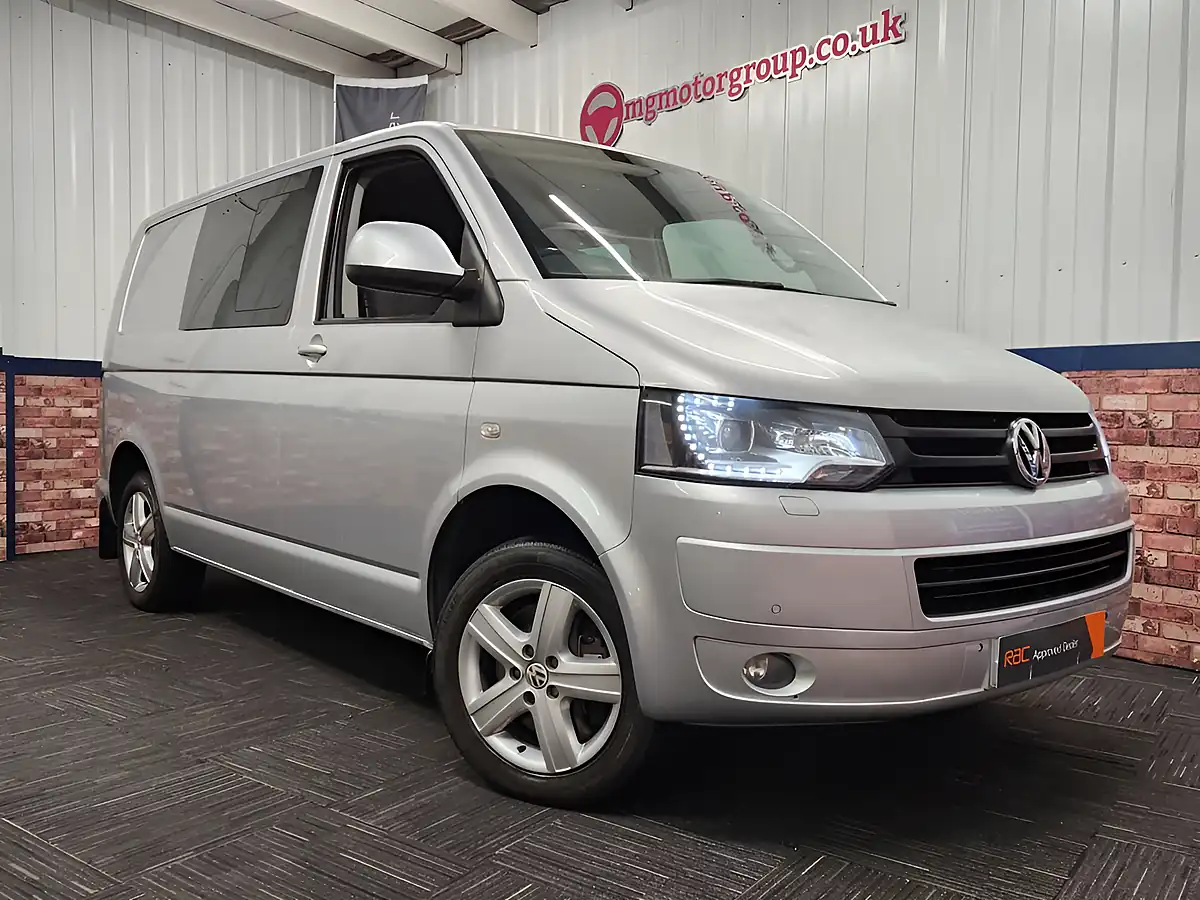 Used 2014 Volkswagen Transporter Highline Kombi Reflex Silver - Interior and Exterior details 3