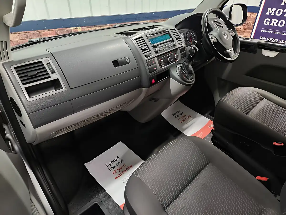 Used 2014 Volkswagen Transporter Highline Kombi Reflex Silver - Interior and Exterior details 7