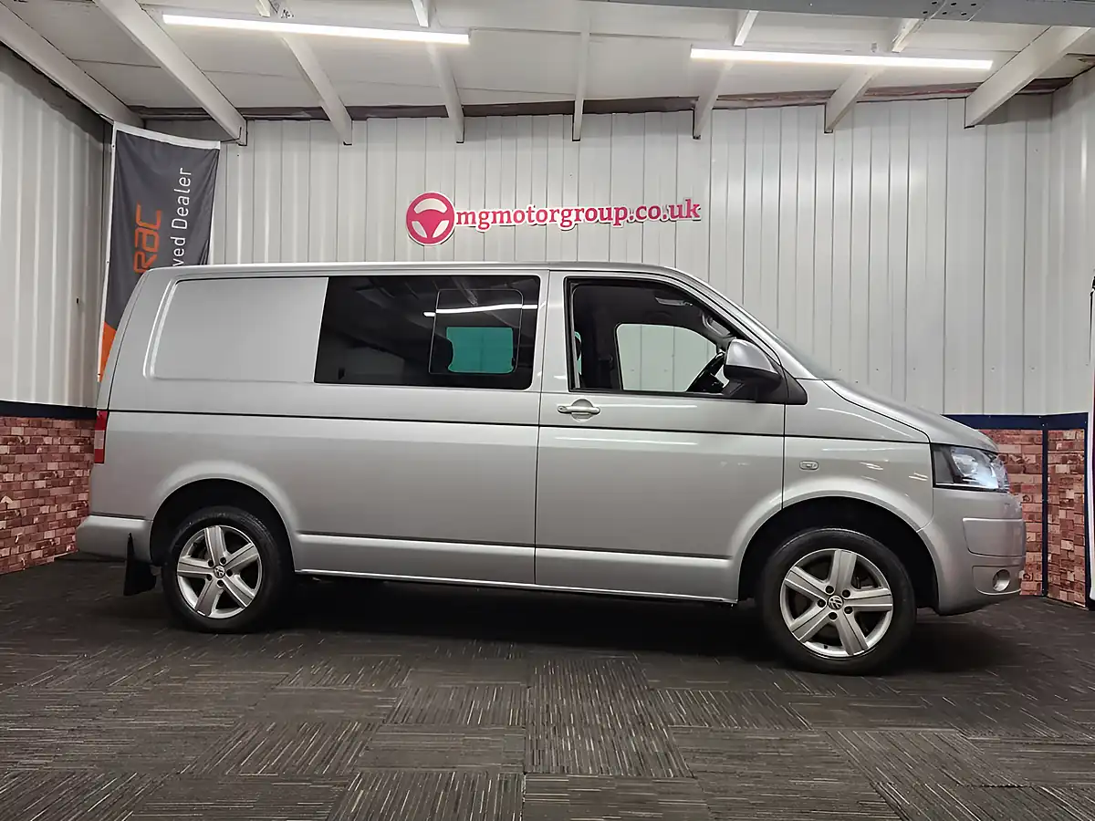 Used 2014 Volkswagen Transporter Highline Kombi Reflex Silver - Interior and Exterior details 8