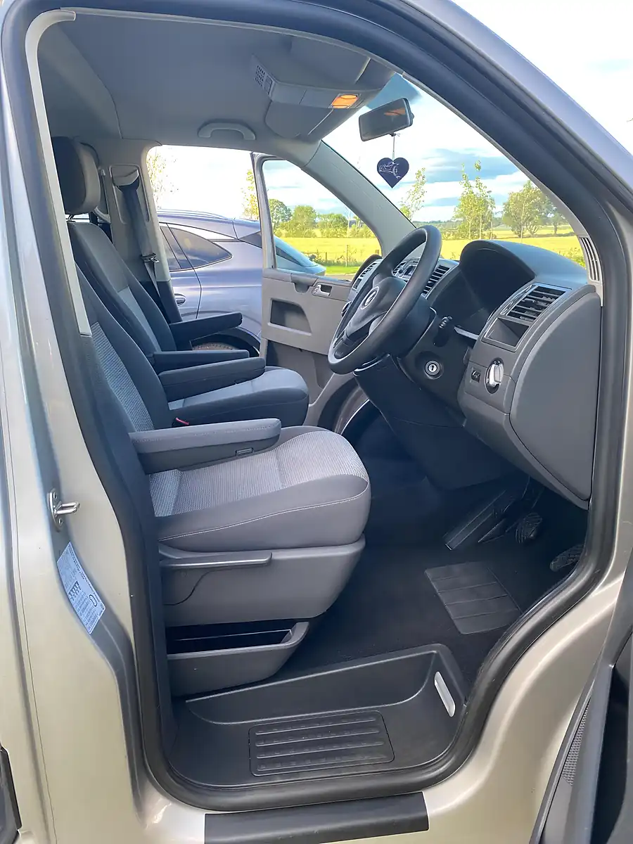 Used 2014 Volkswagen Transporter Shuttle Se L3 H1 Beige - Interior and Exterior details 8