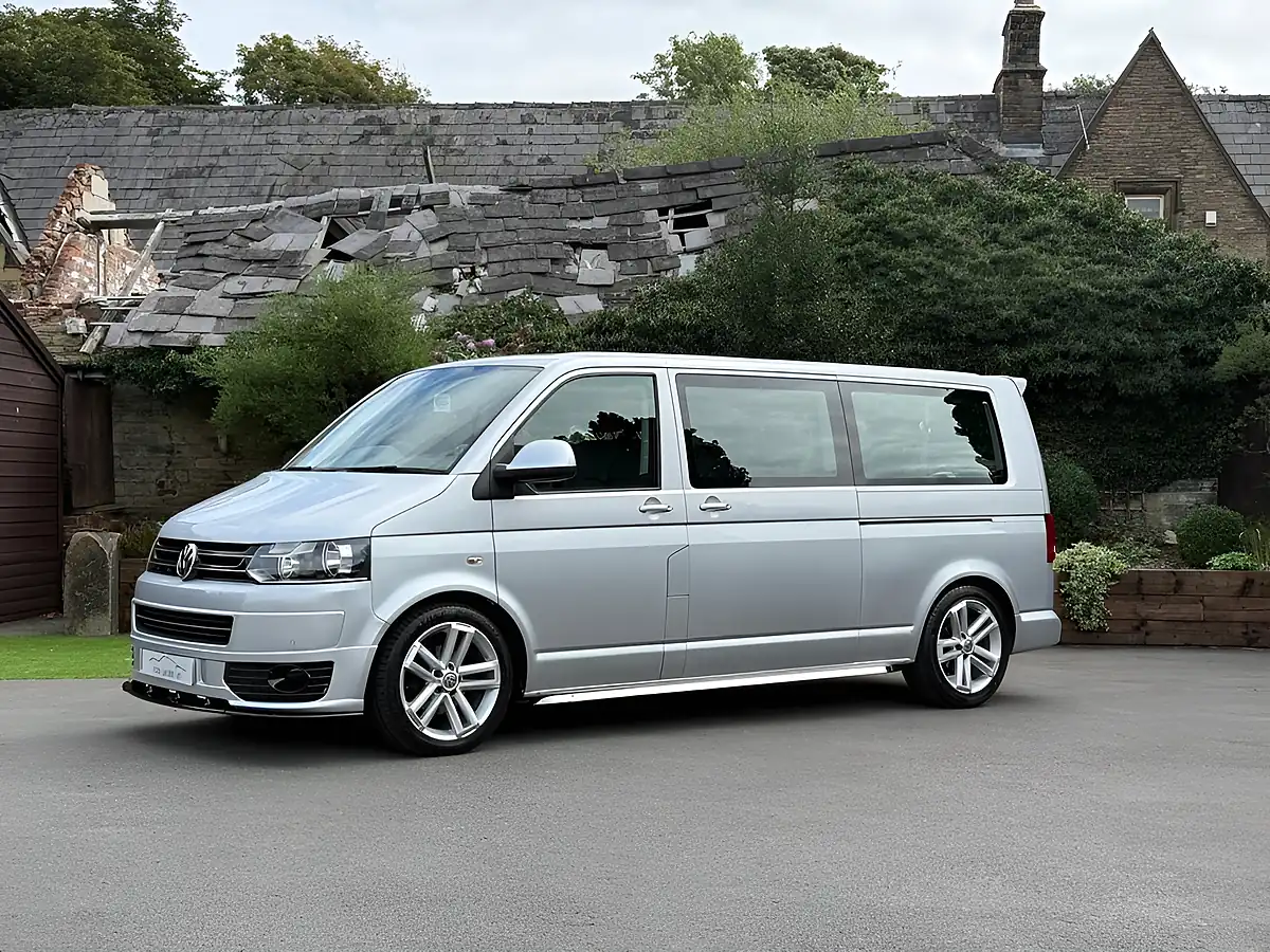 Used 2014 Volkswagen Transporter Shuttle Se Silver - Front View