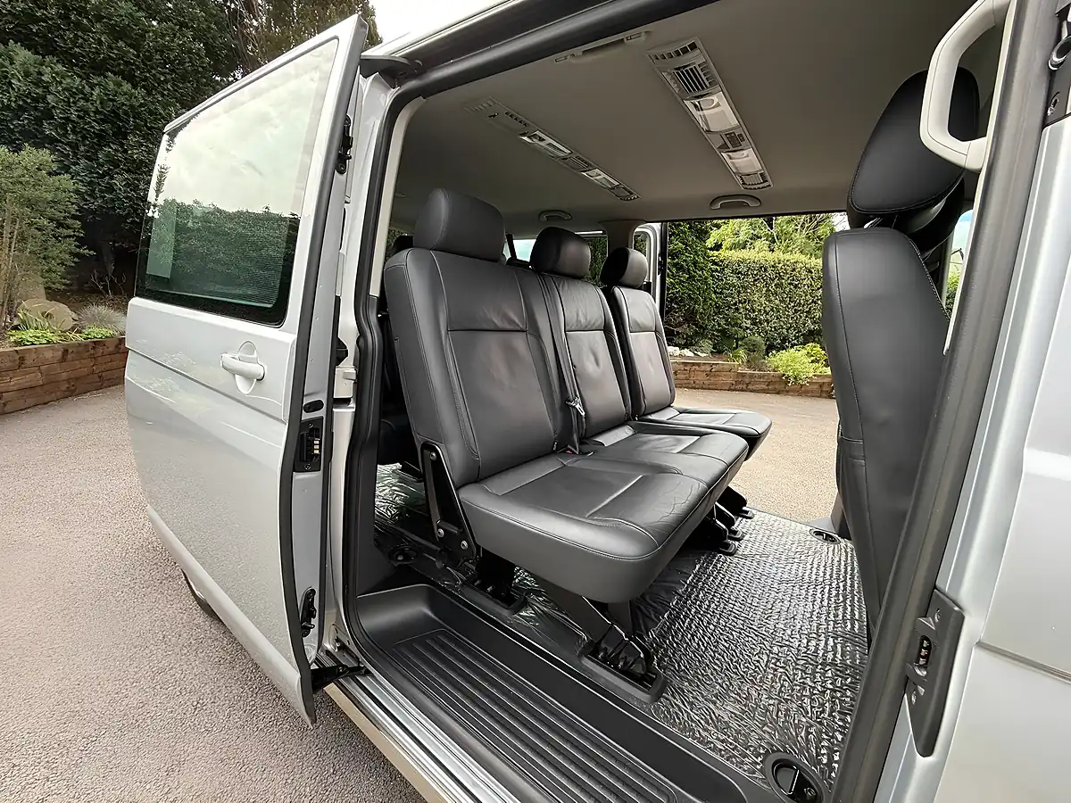 Used 2014 Volkswagen Transporter Shuttle Se Silver - Interior and Exterior details 16