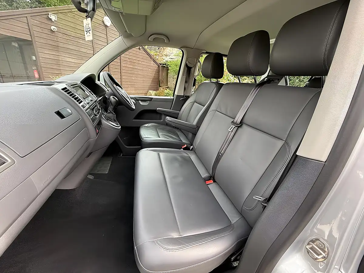 Used 2014 Volkswagen Transporter Shuttle Se Silver - Interior and Exterior details 17