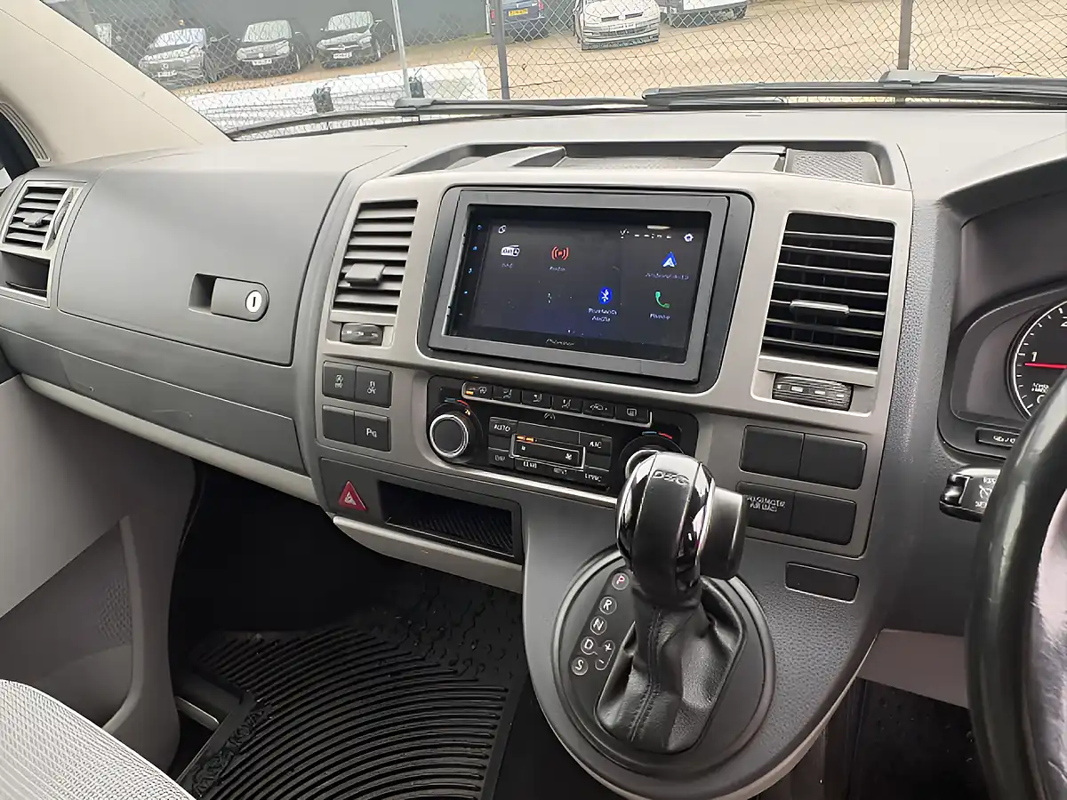 Used 2014 Volkswagen Transporter Shuttle T32 Se Black - Interior and Exterior details 11