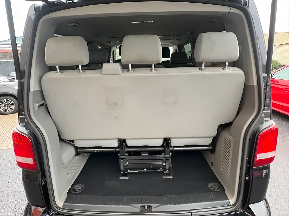 Used 2014 Volkswagen Transporter Shuttle T32 Se Black - Interior and Exterior details 14
