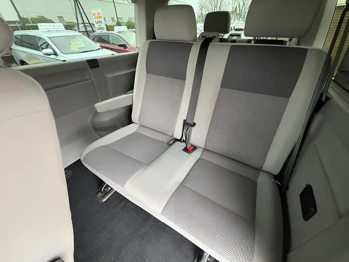 Used 2014 Volkswagen Transporter Shuttle T32 Se Black - Interior and Exterior details 15