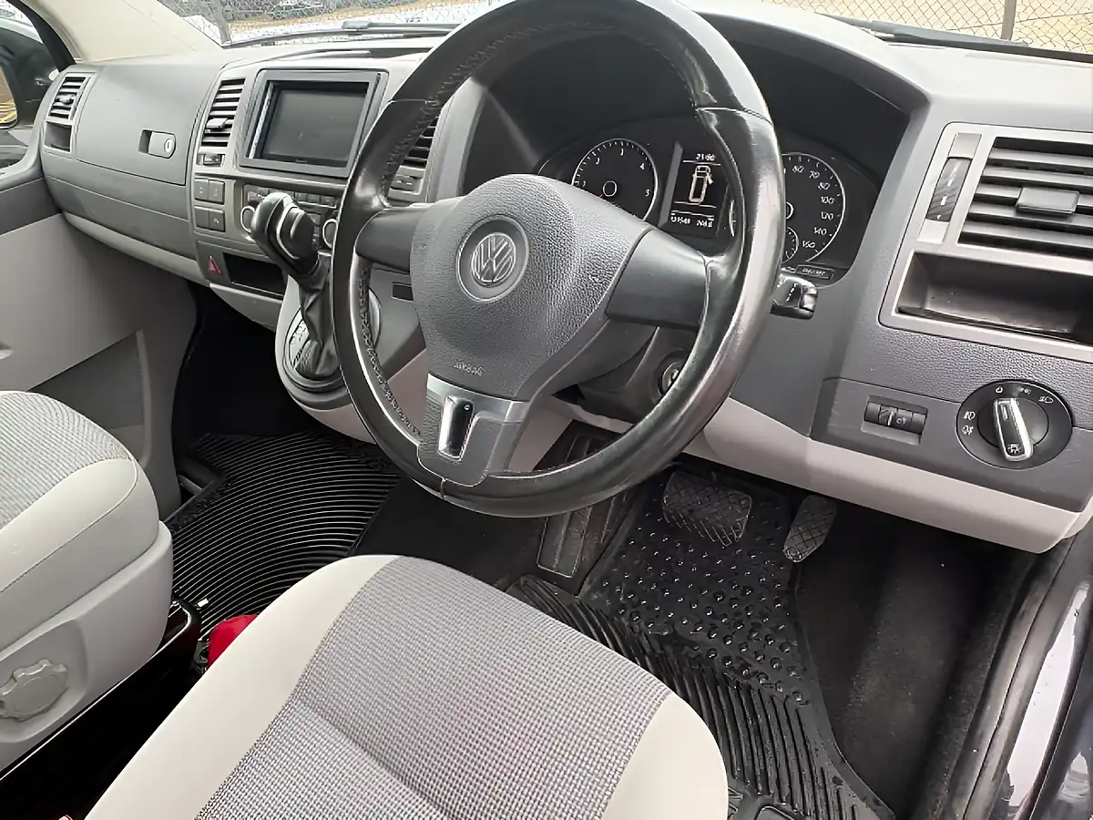 Used 2014 Volkswagen Transporter Shuttle T32 Se Black - Interior and Exterior details 19