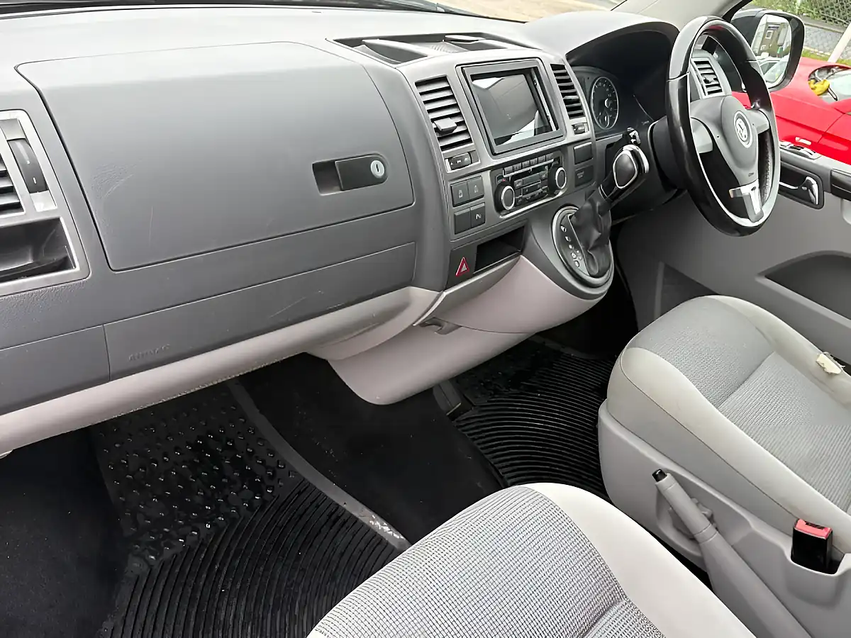 Used 2014 Volkswagen Transporter Shuttle T32 Se Black - Interior and Exterior details 3