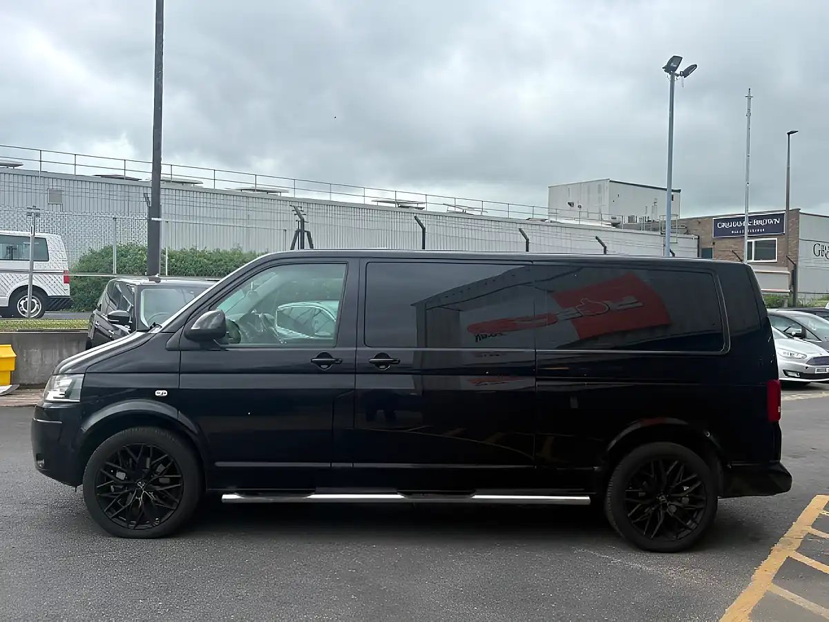 Used 2014 Volkswagen Transporter Shuttle T32 Se Black - Interior and Exterior details 4