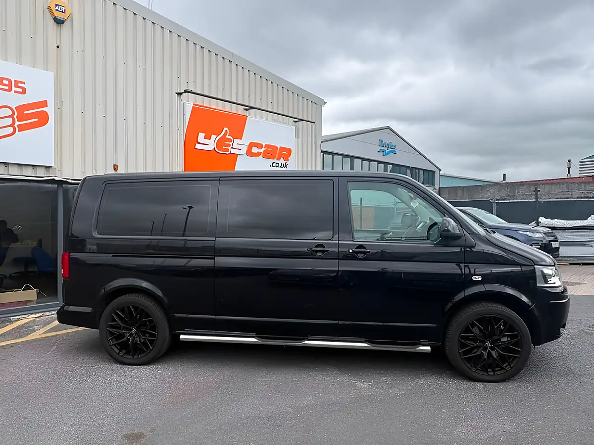 Used 2014 Volkswagen Transporter Shuttle T32 Se Black - Interior and Exterior details 7