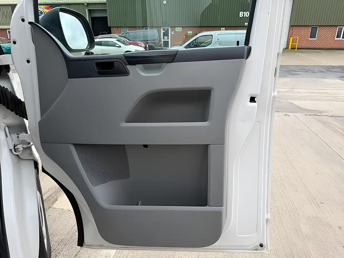 Used 2014 Volkswagen Transporter Startline White - Interior and Exterior details 11