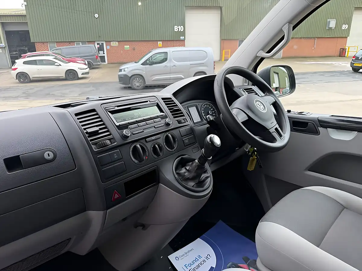 Used 2014 Volkswagen Transporter Startline White - Interior and Exterior details 17