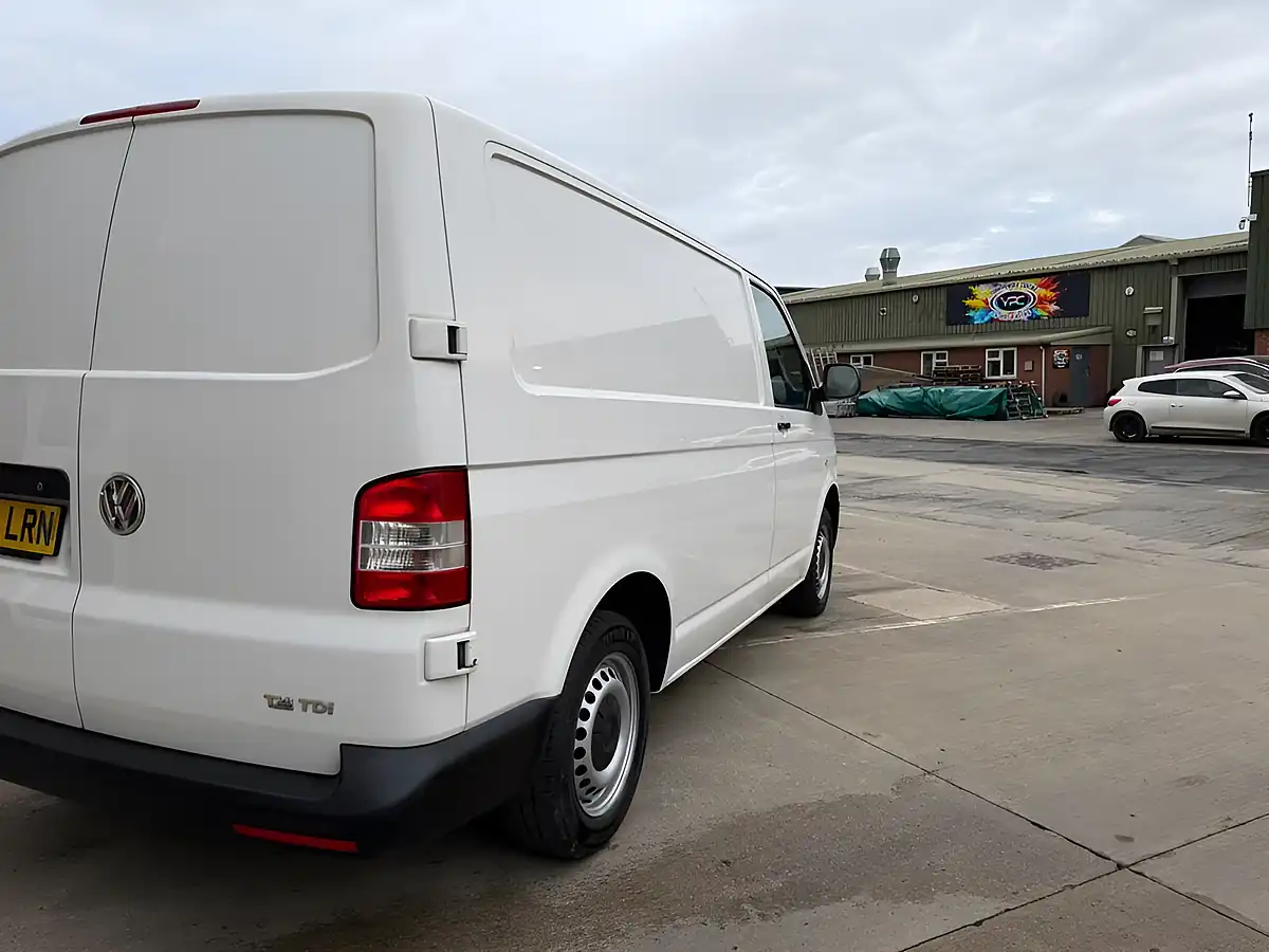 Used 2014 Volkswagen Transporter Startline White - Interior and Exterior details 19