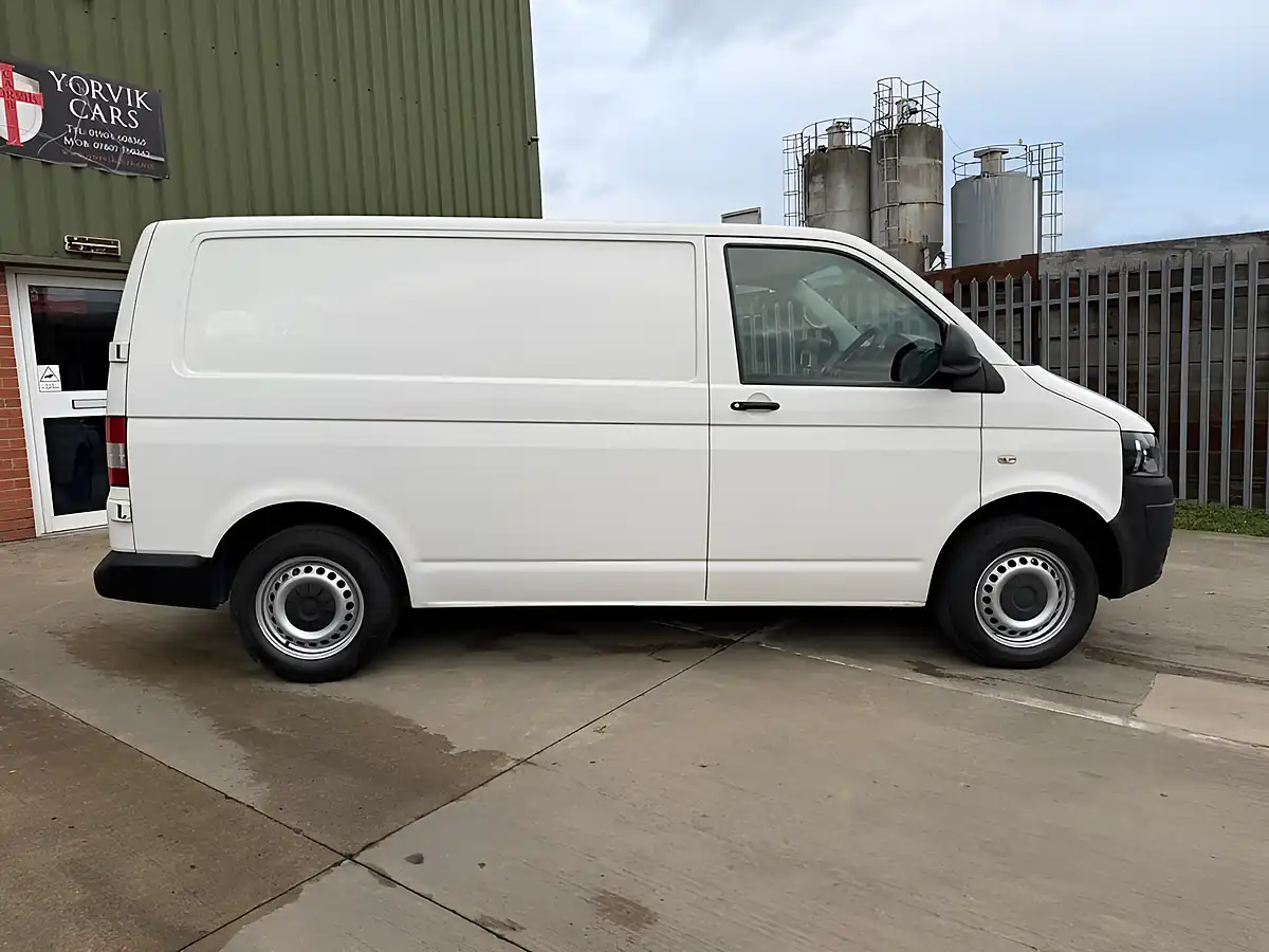 Used 2014 Volkswagen Transporter Startline White - Interior and Exterior details 7