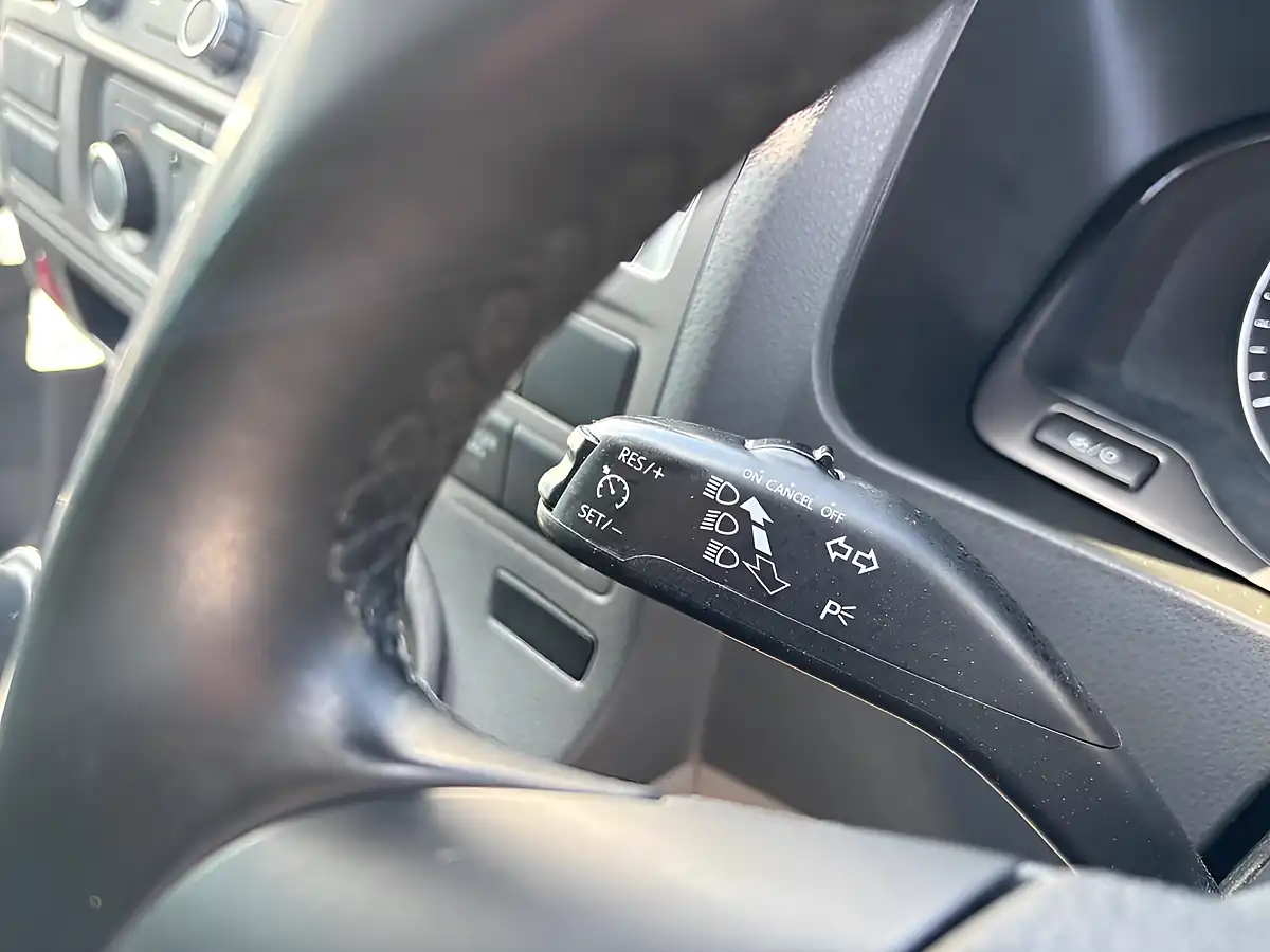Used 2014 Volkswagen Transporter T30 Highline Kombi L1 H1 Black - Interior and Exterior details 11