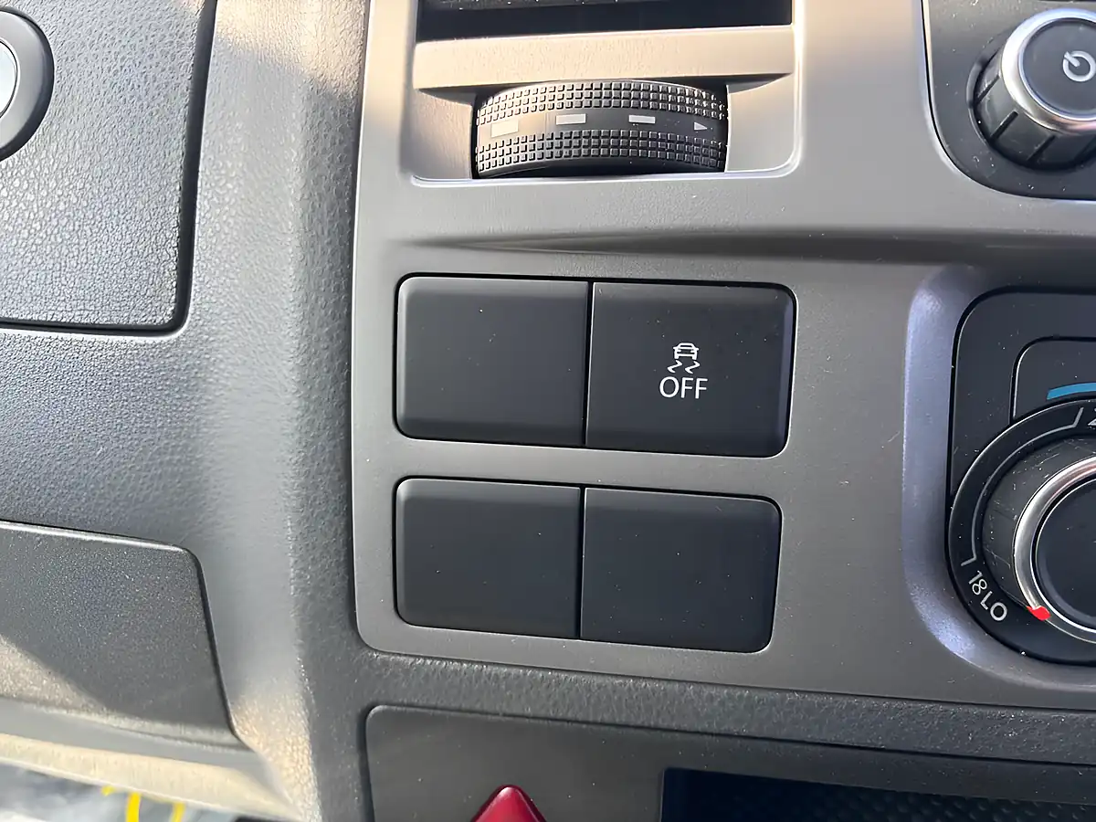 Used 2014 Volkswagen Transporter T30 Highline Kombi L1 H1 Black - Interior and Exterior details 14