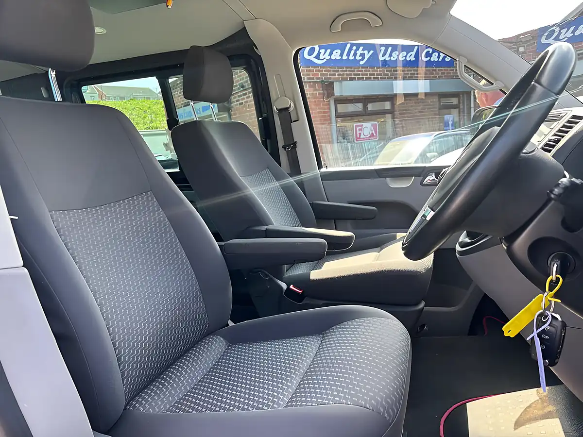 Used 2014 Volkswagen Transporter T30 Highline Kombi L1 H1 Black - Interior and Exterior details 9