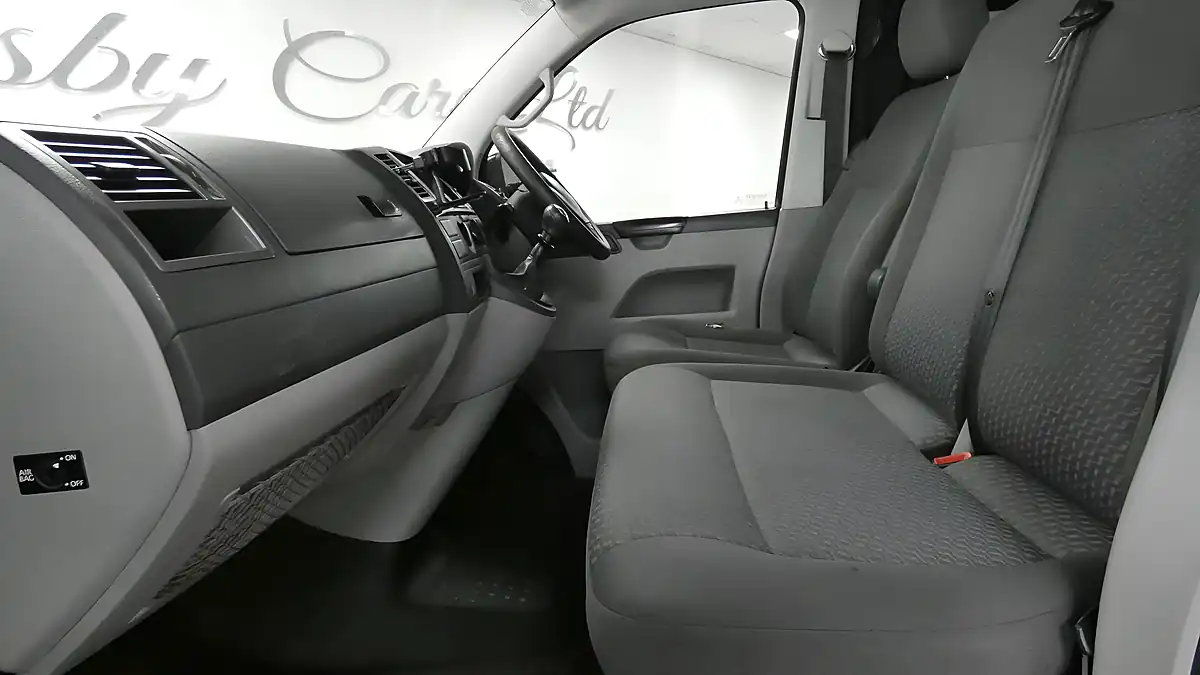 Used 2014 Volkswagen Transporter Trendline Black - Interior and Exterior details 7