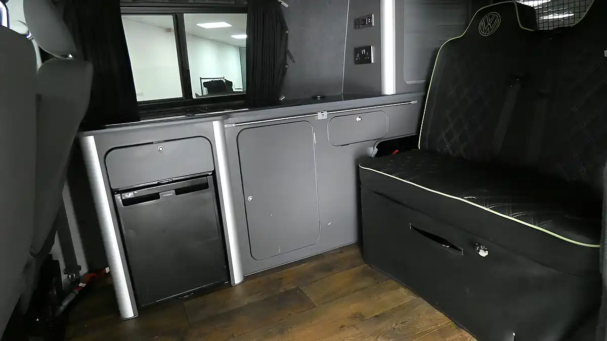 Used 2014 Volkswagen Transporter Trendline Black - Interior and Exterior details 8