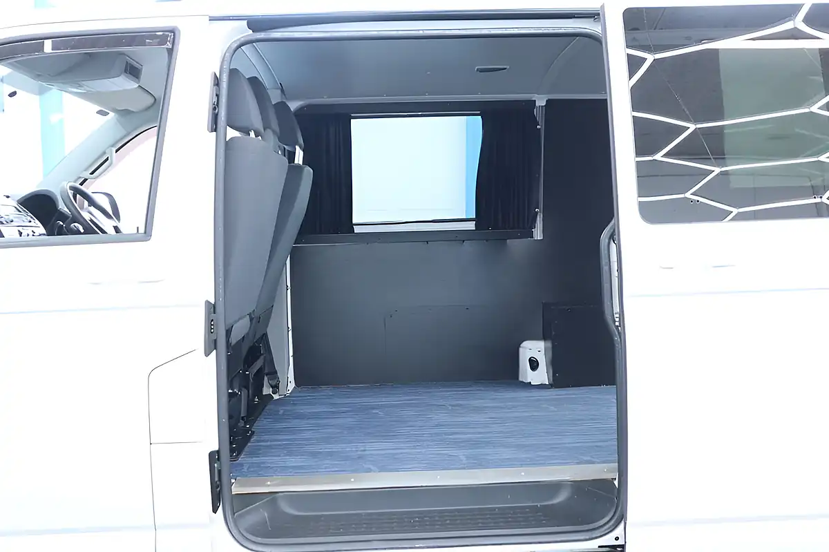 Used 2014 Volkswagen Transporter Trendline White - Interior and Exterior details 14