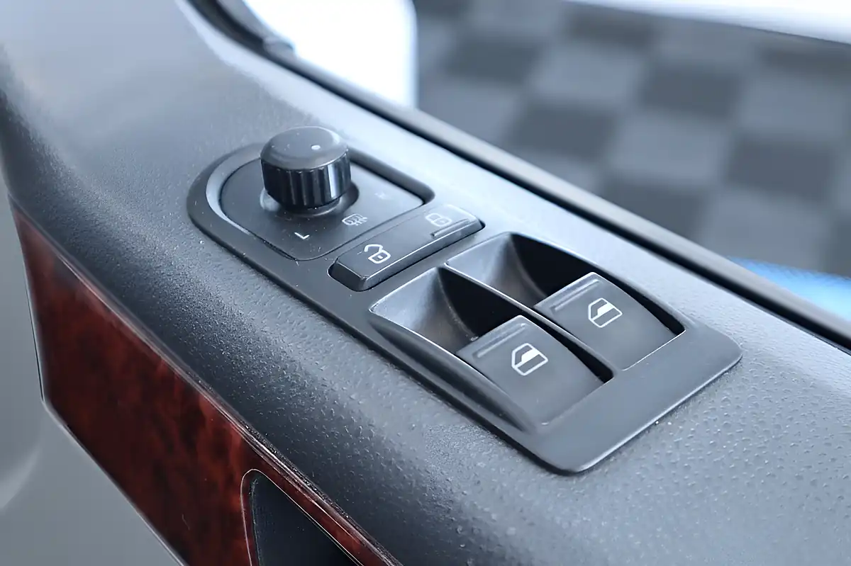 Used 2014 Volkswagen Transporter Trendline White - Interior and Exterior details 16