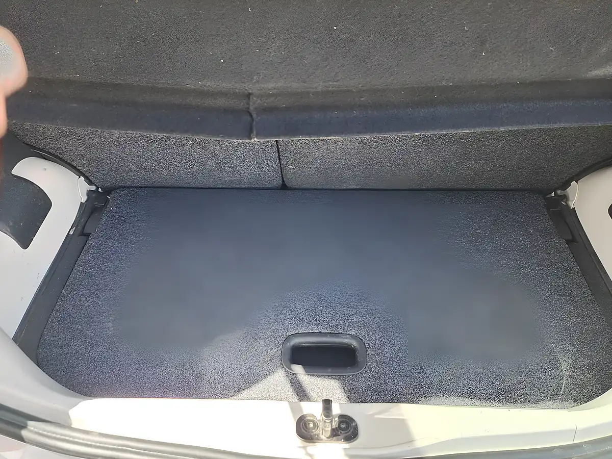 Used 2014 Volkswagen Up! Groove Up! White - Interior and Exterior details 13