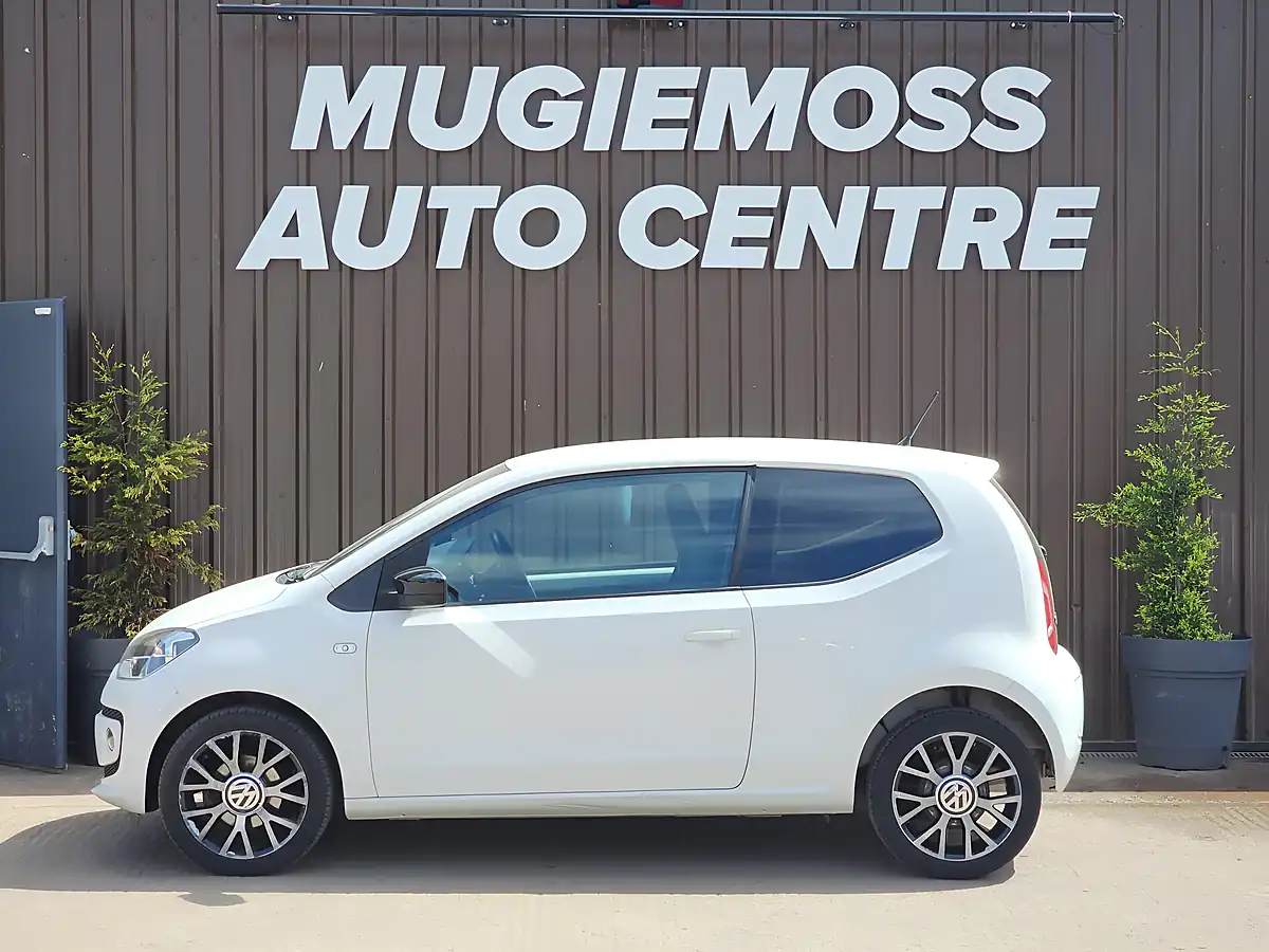 Used 2014 Volkswagen Up! Groove Up! White - Interior and Exterior details 4