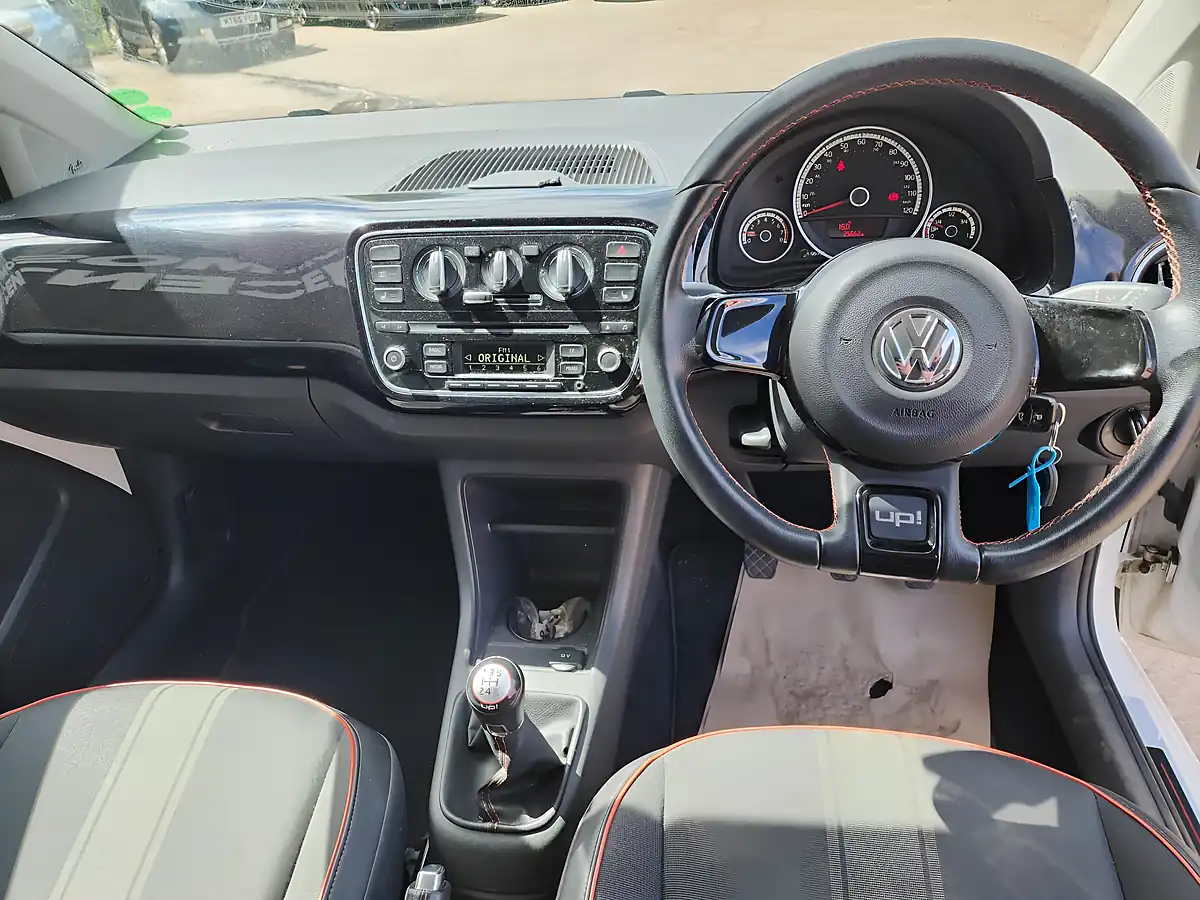 Used 2014 Volkswagen Up! Groove Up! White - Interior and Exterior details 7