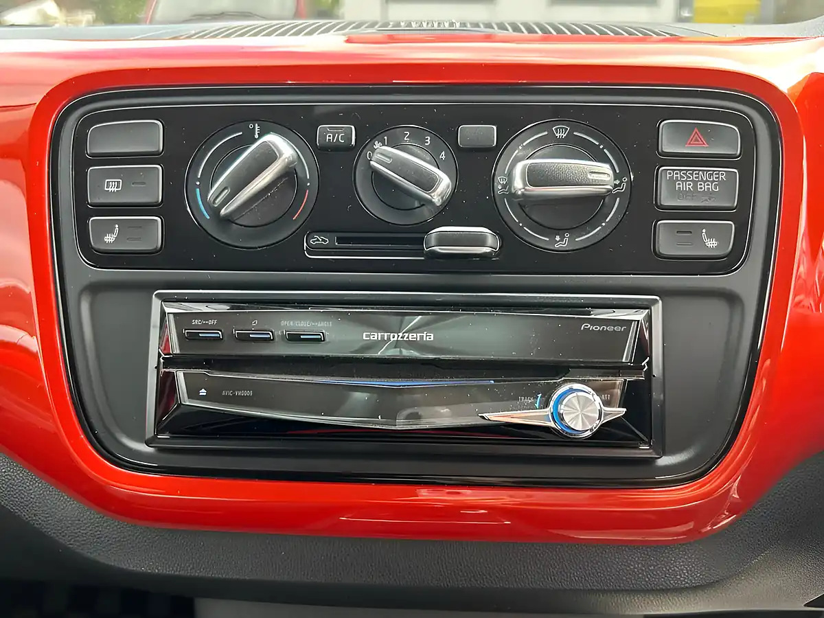 Used 2014 Volkswagen Up! High Up! Orange - Interior and Exterior details 20