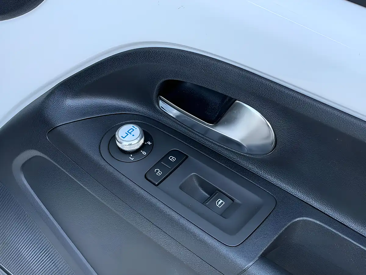 Used 2014 Volkswagen Up! High Up! White - Interior and Exterior details 12