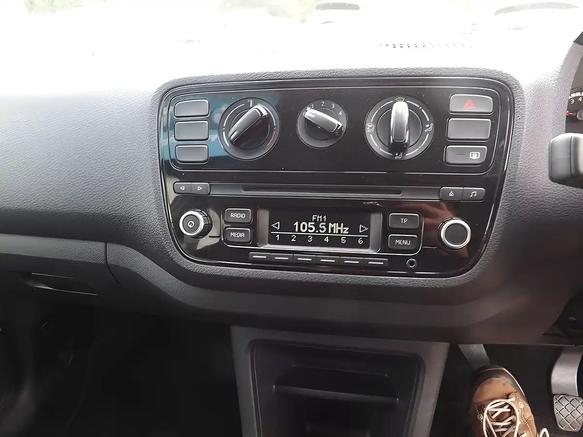 Used 2014 Volkswagen Up! Take Up! White - Interior and Exterior details 16