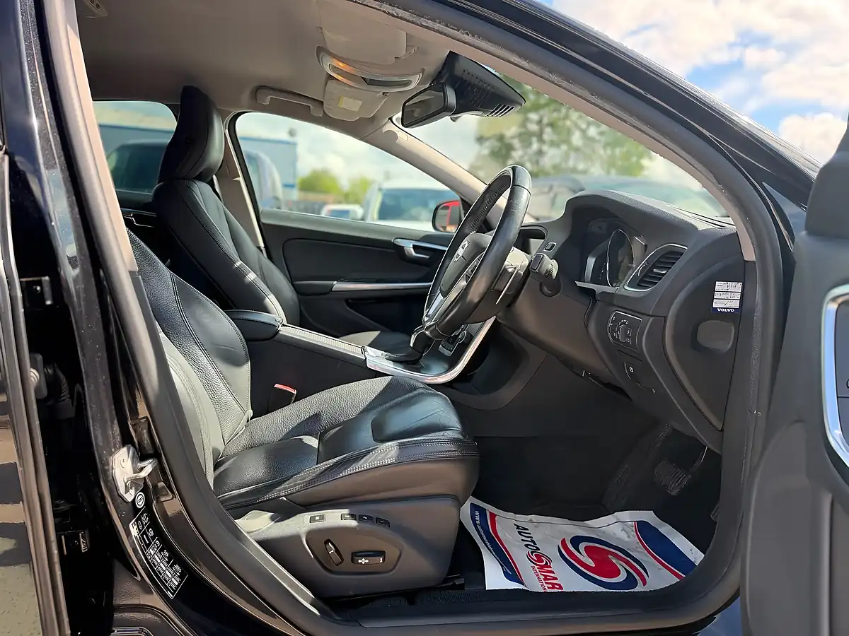 Used 2014 Volvo S60 Se Black - Interior and Exterior details 10