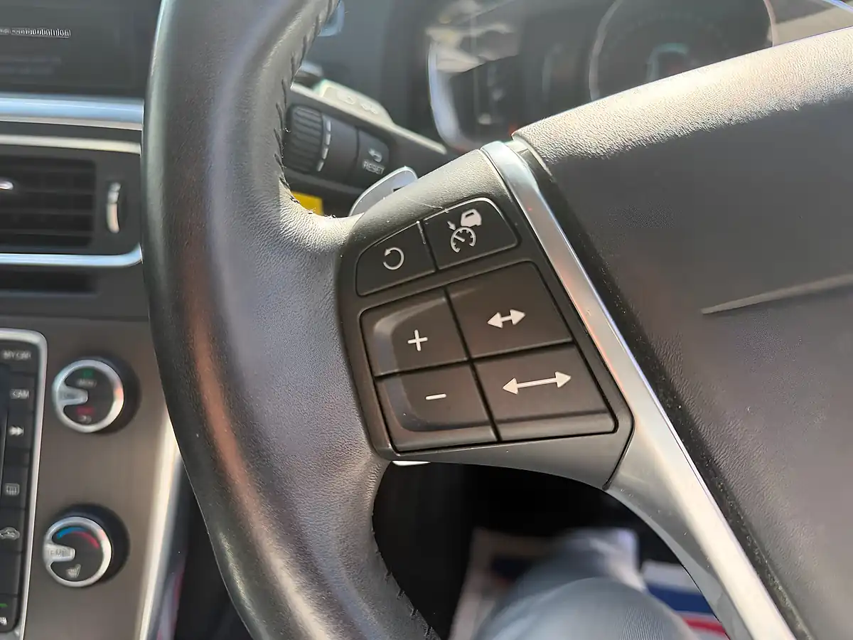 Used 2014 Volvo S60 Se Black - Interior and Exterior details 12