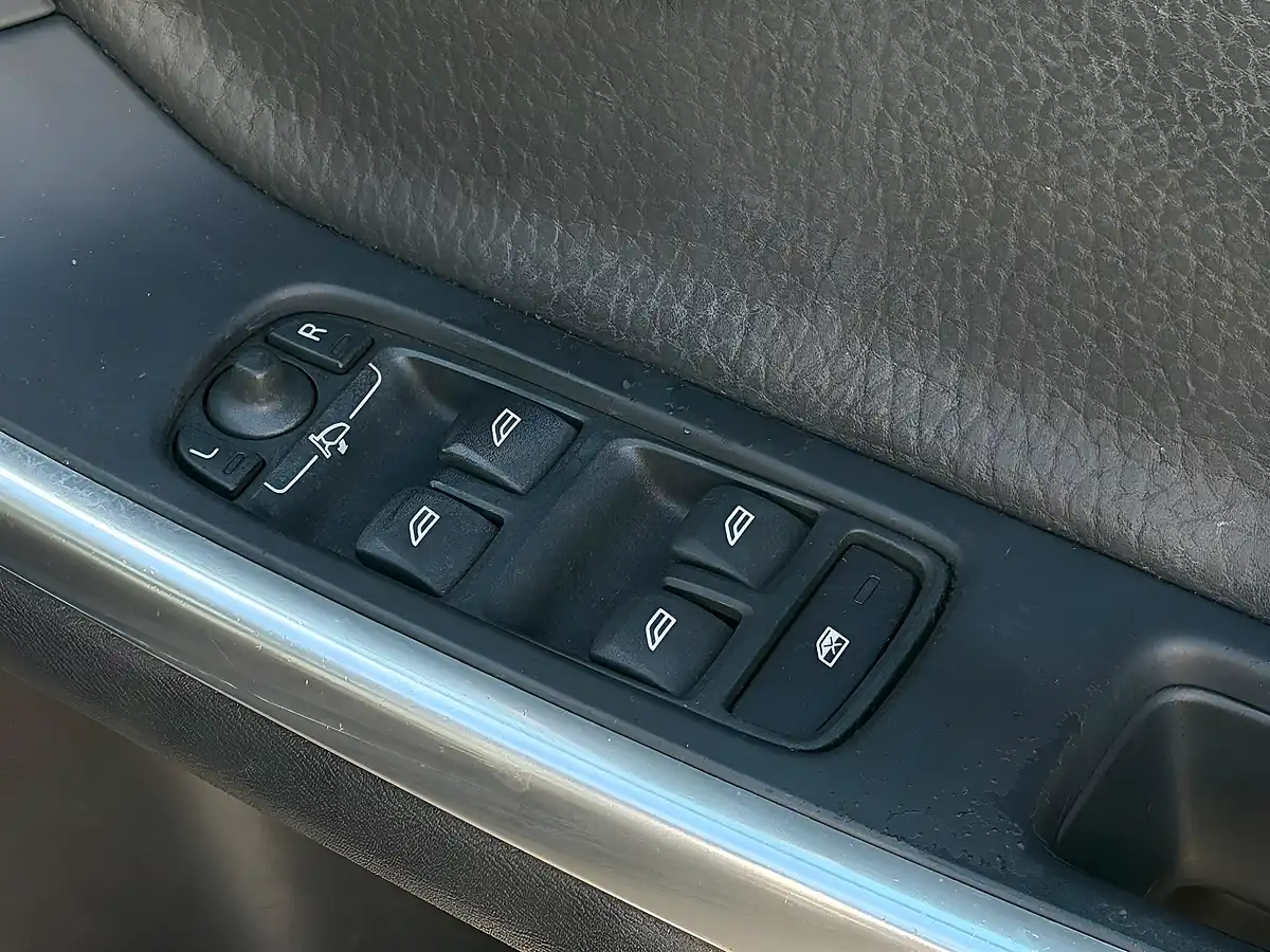 Used 2014 Volvo S60 Se Black - Interior and Exterior details 13