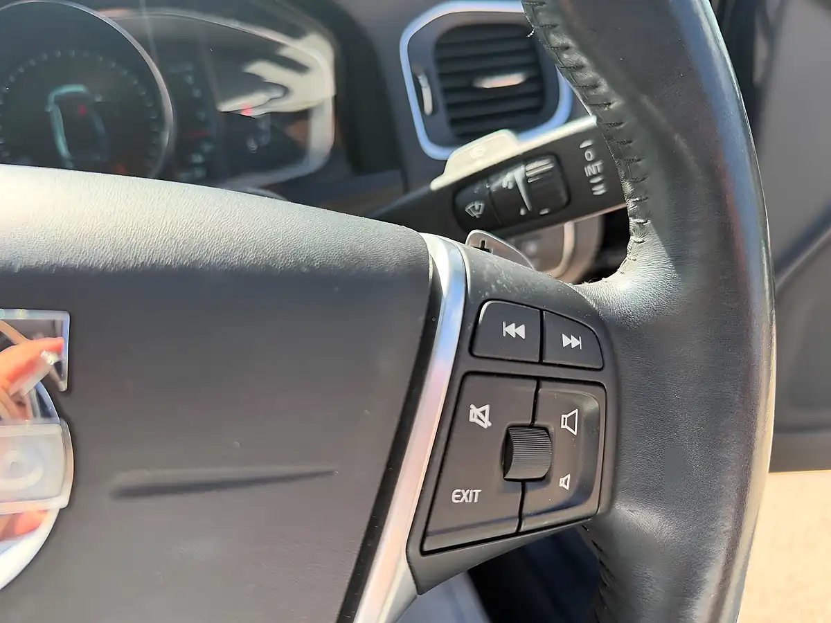Used 2014 Volvo S60 Se Black - Interior and Exterior details 14